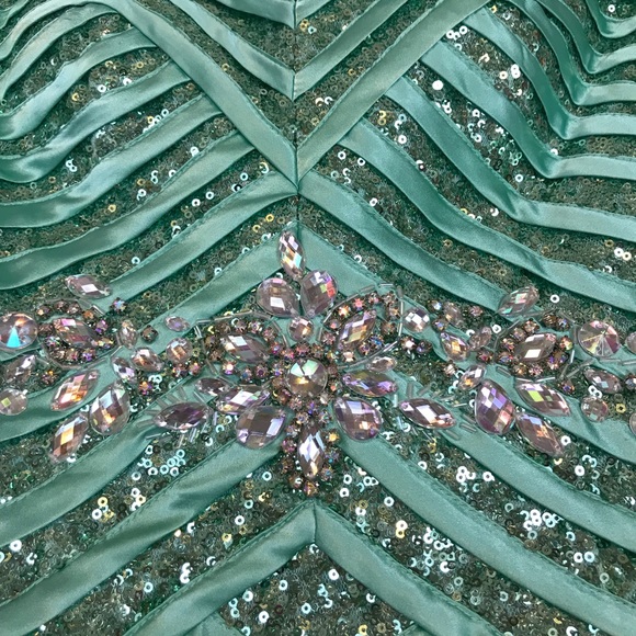 👗Gorgeous Green Sequin Formal/Prom Dress - Picture 4 of 8
